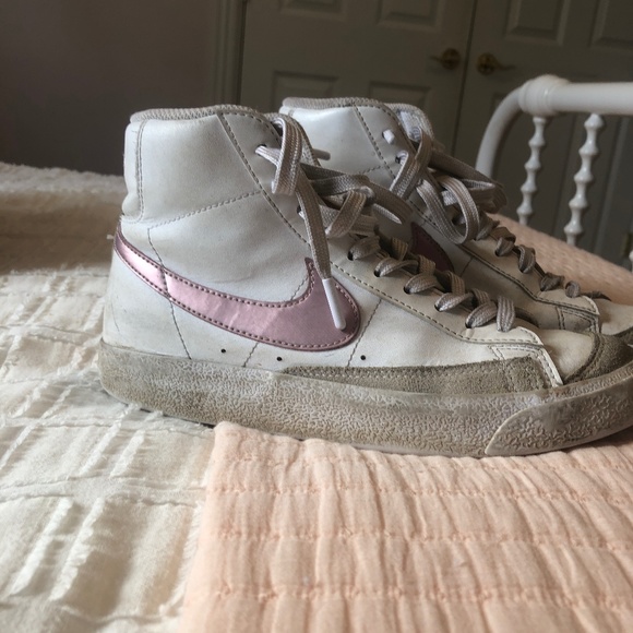 Rose gold Nike blazers - Picture 1 of 3